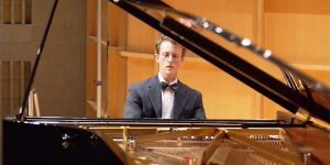 Daniel Parker Pianist QVS